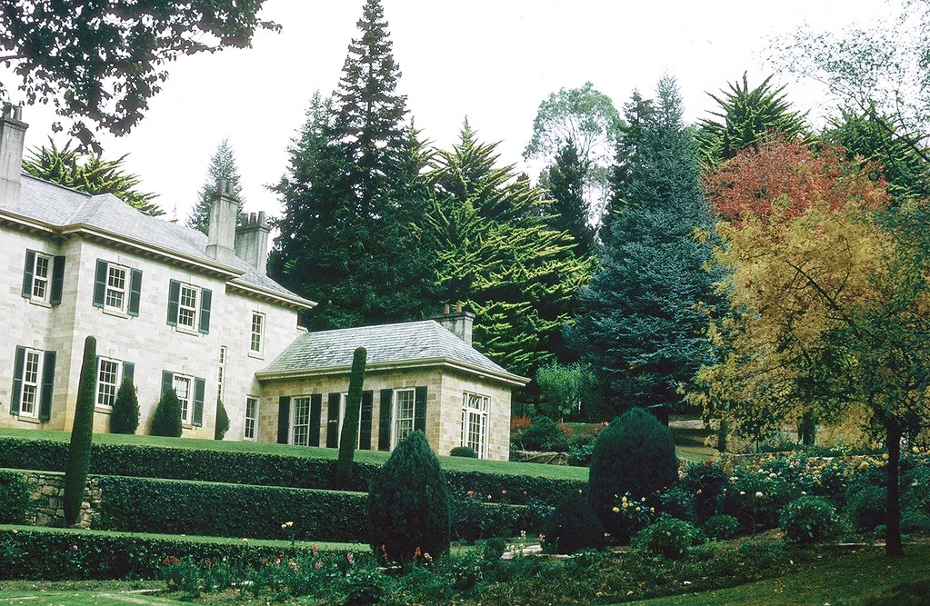 Albergue turístico de Logrosa, entrada y jardín