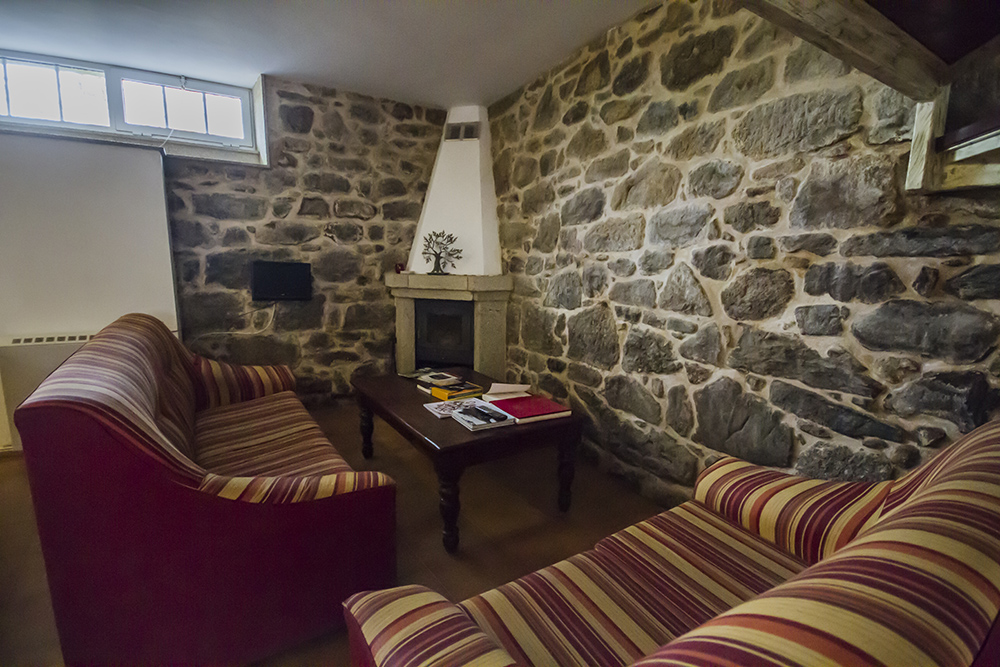 Salón común del albergue turístico de Logrosa